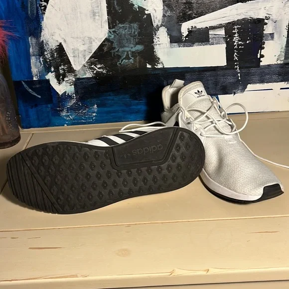 Men’s Adidas sneaker size 9.5 - Picture 4 of 4
